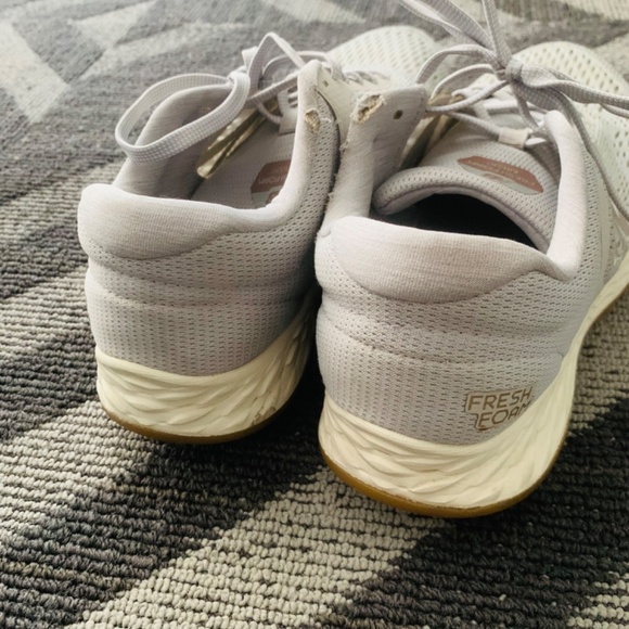 New Balance Arishi Fresh Foam Shoes Running Grey/Gum Womens Size 9.5 WARISRC2 - Picture 6 of 9